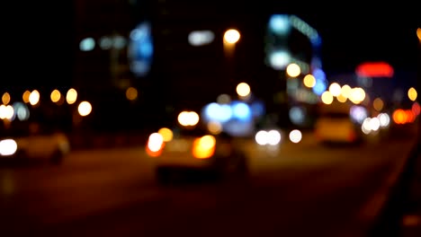 luces desenfocadas calle de los ángeles resumen. fondo borroso de la ciudad. círculos de bokeh en movimiento del tráfico nocturno.