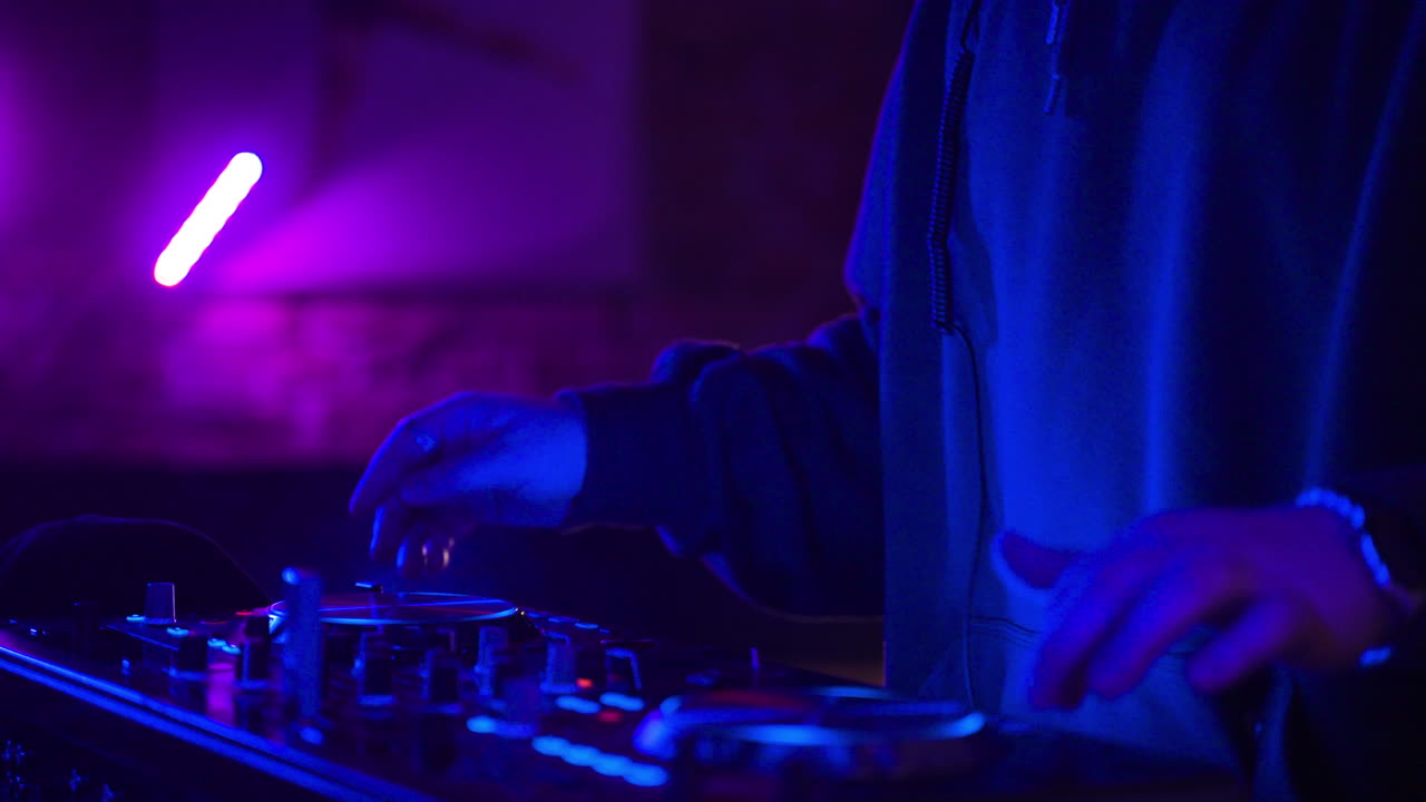 Man with black cap djing at the disco