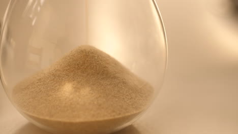 Hourglass-sand-falling-in-slow-motion