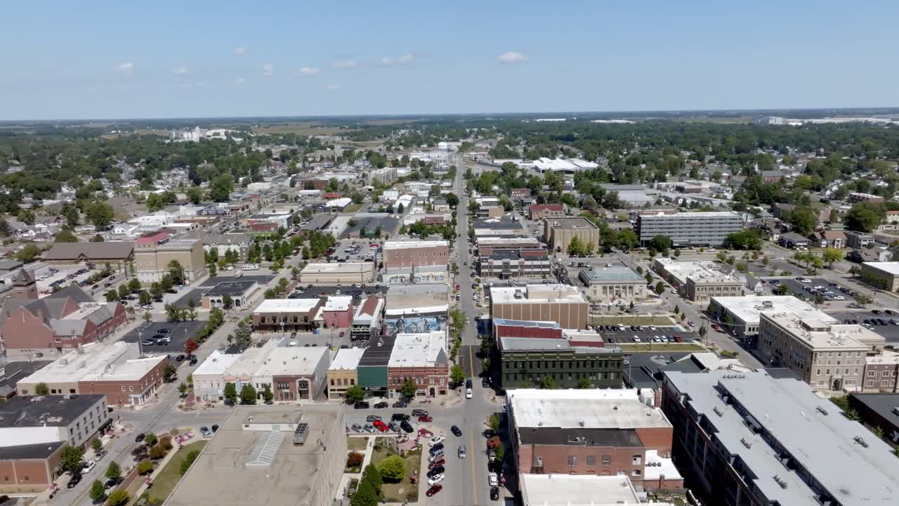 Downtown Kokomo, Indiana with drone video moving down