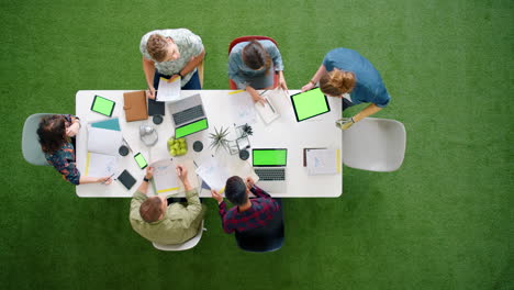 Reunión,-Tecnología-Y-Pantalla-Verde-Con-Negocios