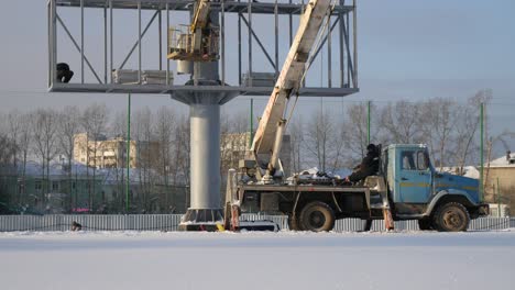 installing an outdoor led billboard in winter