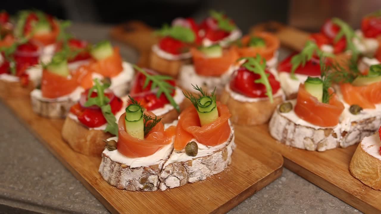 canapés de salmón y queso con crema