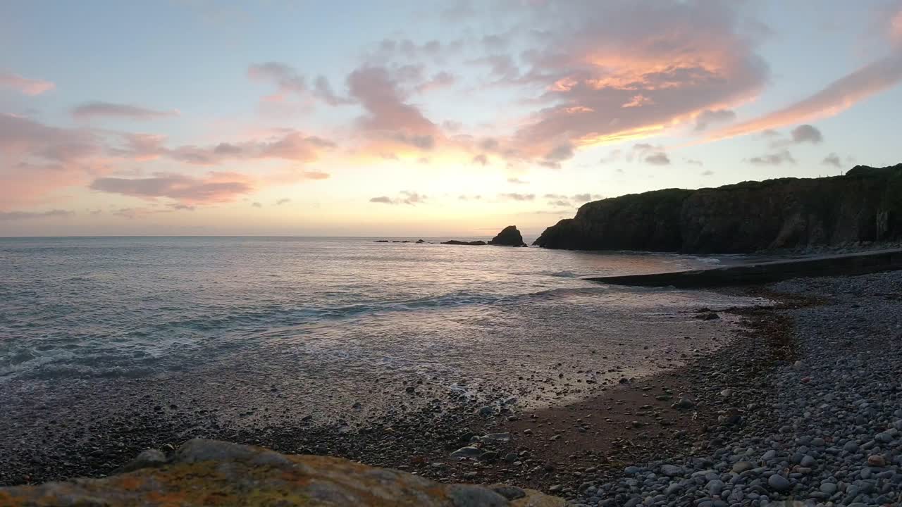 timelapse playa de invierno mareas salientes en la costa del cobre waterford irlanda en un día perfecto de invierno