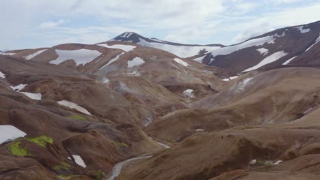 Spektakuläre-Berglandschaft-Von-Kerlingarfjoll-In-Island,-Schneeflecken