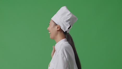 mujer chef sonriente