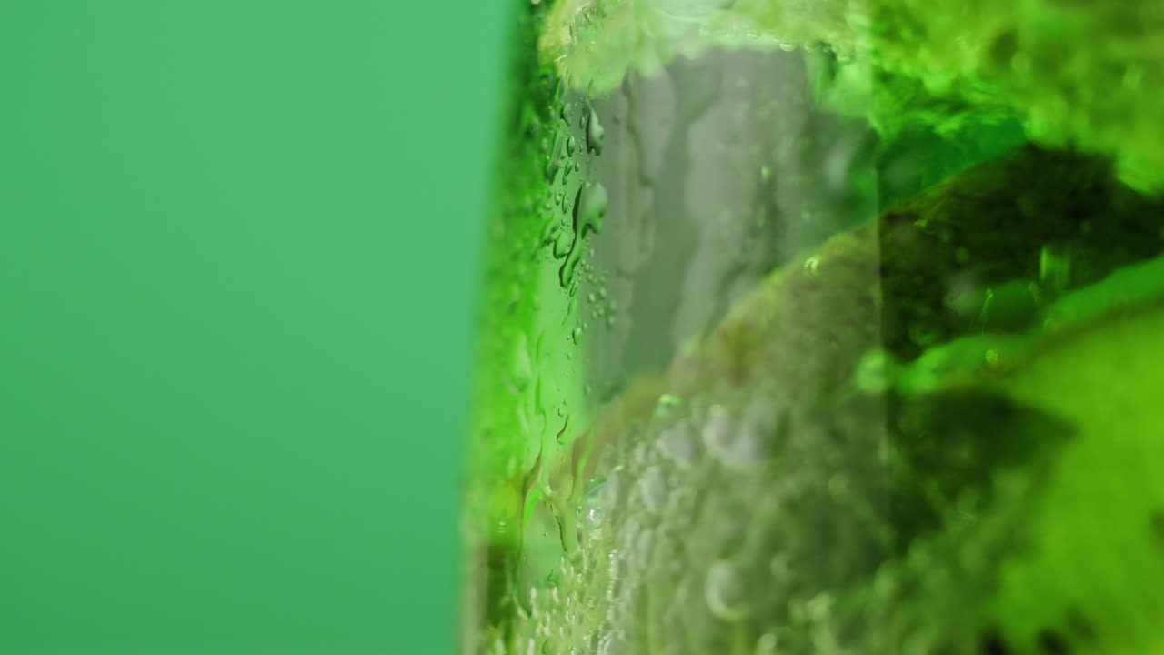 Iced Green Cocktail with Kiwi and Lime