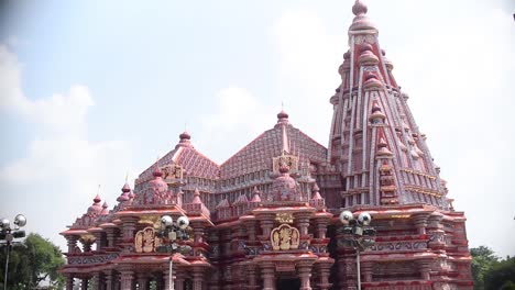 vista exterior del hermoso templo o pandal del festival durga puja en india