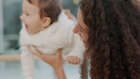 Glücklich,-Liebe-Und-Mutter-Mit-Baby-Spielen-Bindung