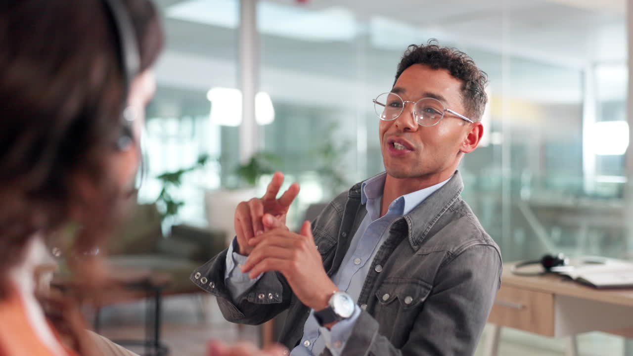 논의 중인 사업 동료들