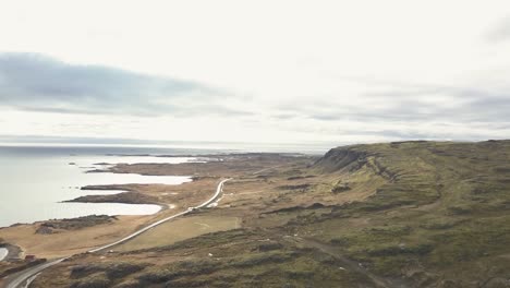 El-Sol-Se-Refleja-En-El-Paisaje-Húmedo-De-Islandia