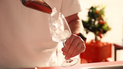 preparing an iced drink