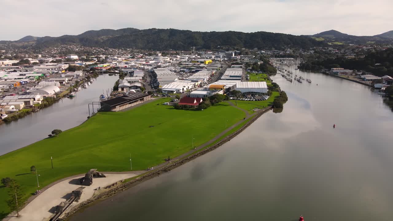 뉴질랜드 의  ⁇ 가레이 시 강변 의 공중 사진