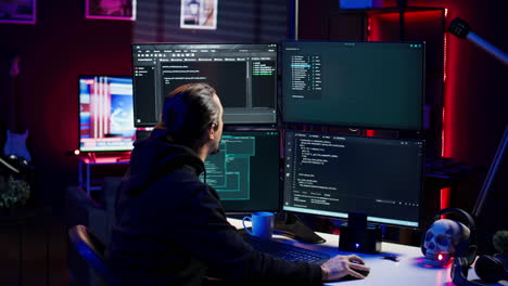 Scammer attacking victims computers using malware