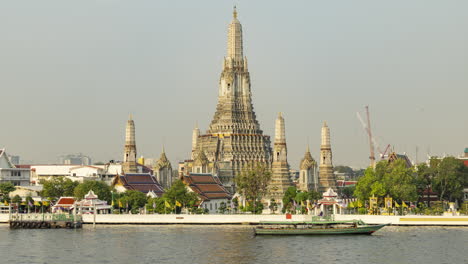 wat arunchawararam ratchawaramahawihan, en la ciudad de bangkok, tailandia