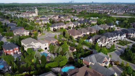 Drone-shot-circling-over-sunny-houses-and-yards-in-Kleinburg
