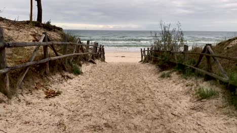 Empty-entrance-to-the-sandy-beach-at-the-Baltic-Sea-in-Debki