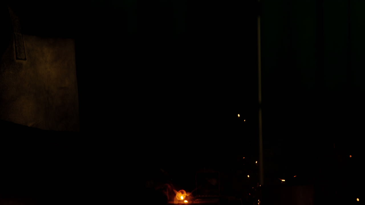 금속을 용접하는 용접기