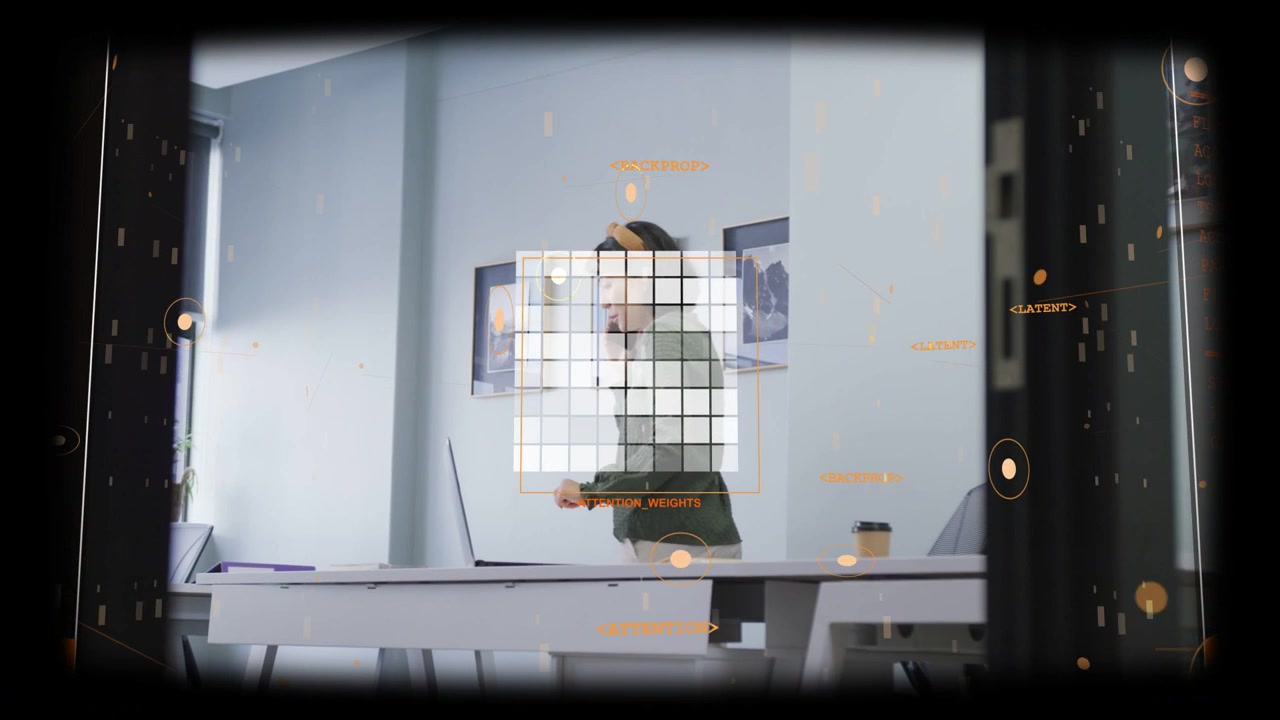 Kvindelig kontormedarbejder taler i smartphone og går ved skrivebordet, mens et HUD-gitter sporer for forretning.