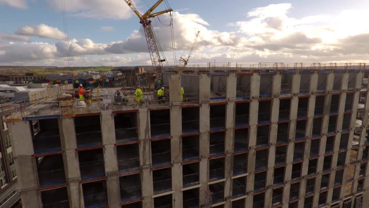 el desarrollo continuo del hotel hilton y smithfield 2 en el sitio de los edificios municipales en el centro de la ciudad