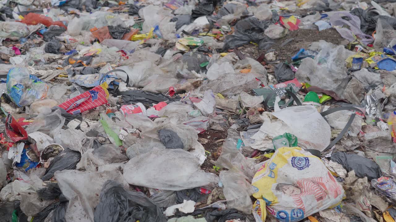 cierre de residuos en la zona de eliminación final de residuos no reciclables en una instalación de tratamiento de residuos