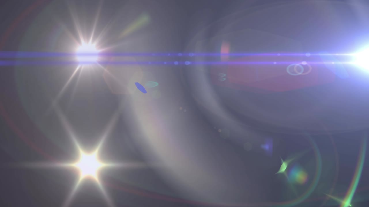 렌즈 플레어와 어두운 배경 위로 움직이는 빛  ⁇ 으로 스포트라이트의 애니메이션