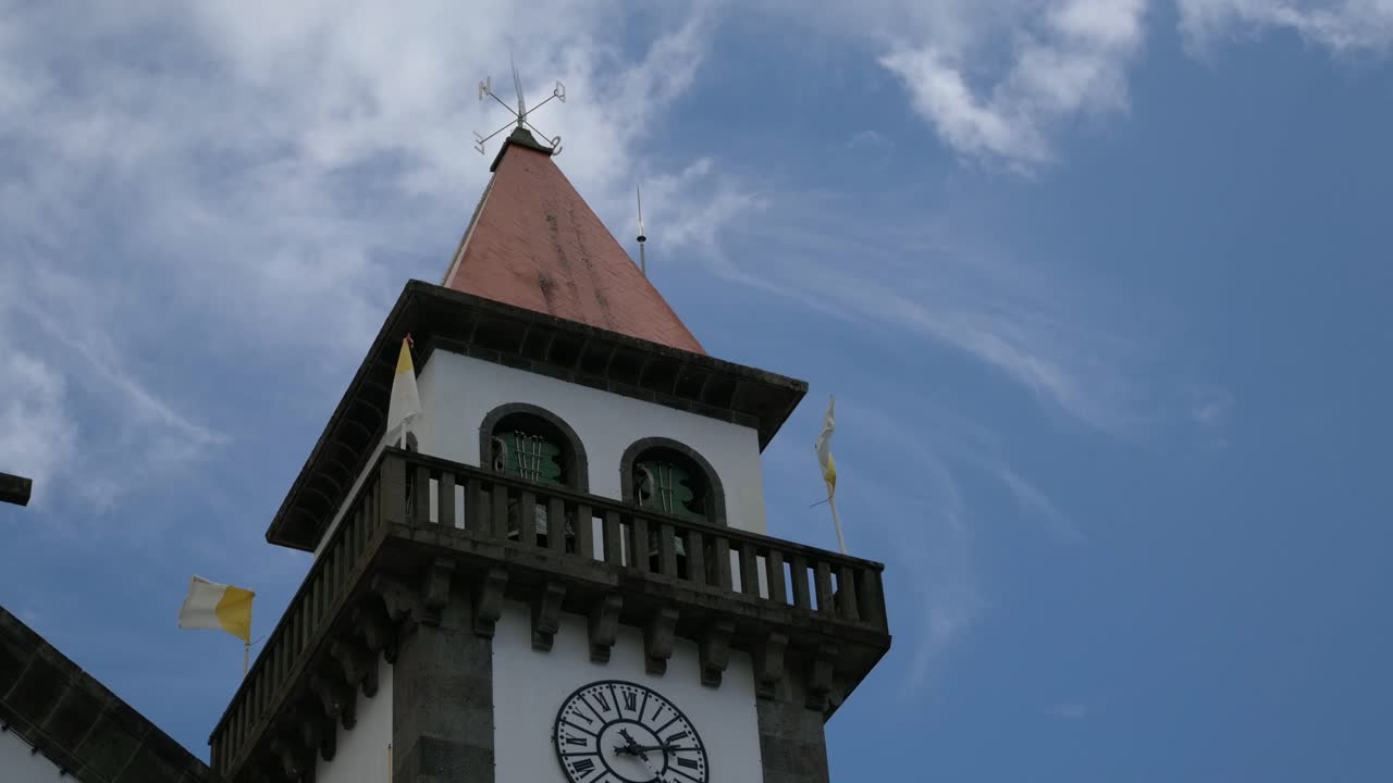 la torre de la iglesia de nuestra señora de la alegría en furnas