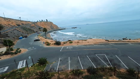 imágenes fpv del paisaje alrededor de la costa del mar