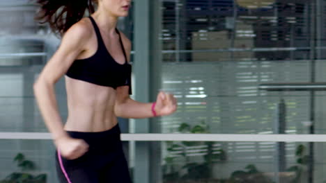 corriendo por las calles de la ciudad