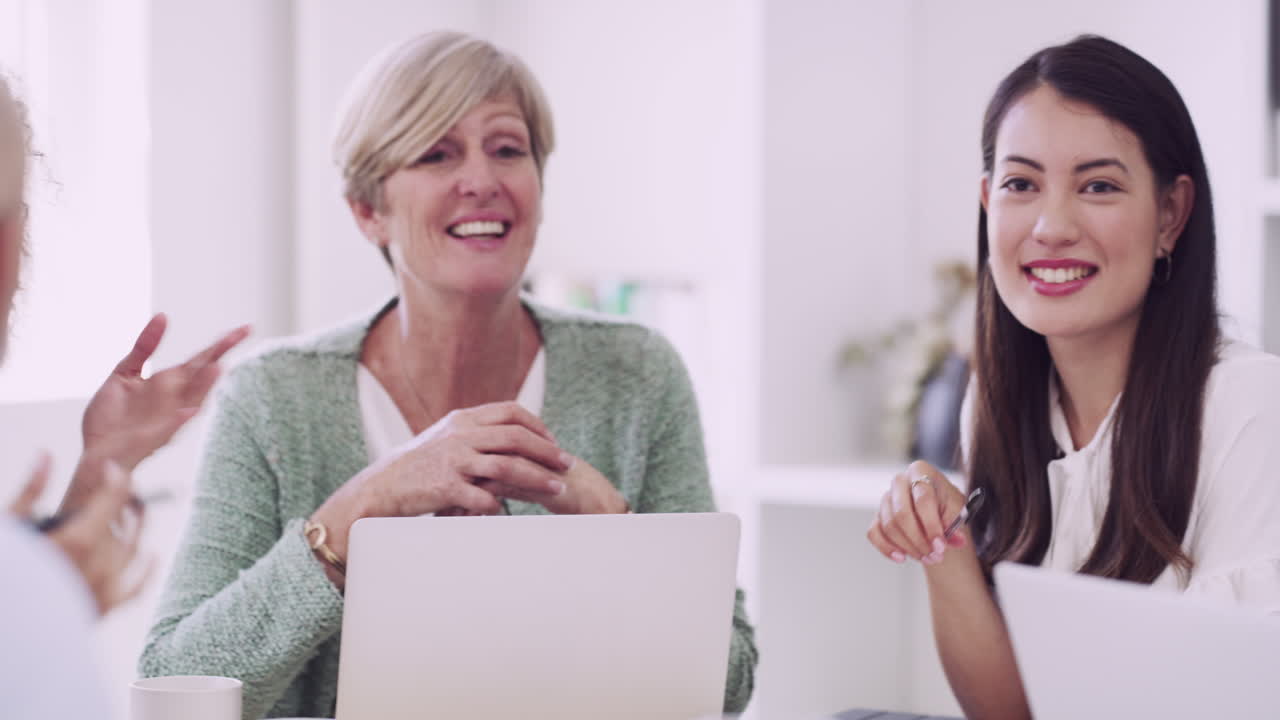 성공만큼 긍정적으로 영감을 주는 것은 없습니다.