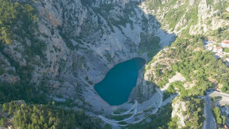 Aerial-view-around-the-Blue-lake-in-sunny-Imotski,-Croatia---high-angle,-orbit,-drone-shot