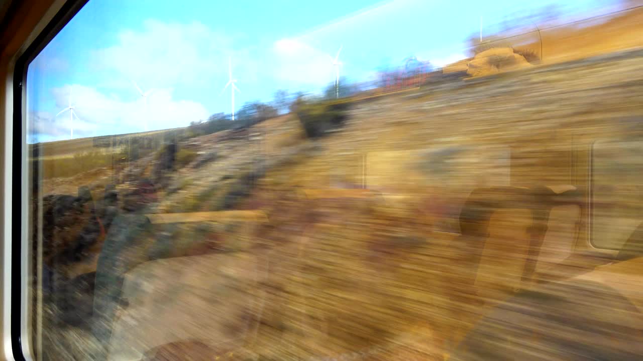 철도차량에서 총을 고, 움직임에서 유리를 통해.