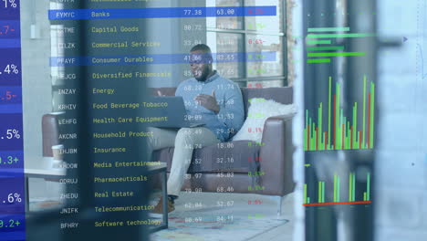animación de procesamiento de datos financieros sobre empresario afroamericano en la oficina