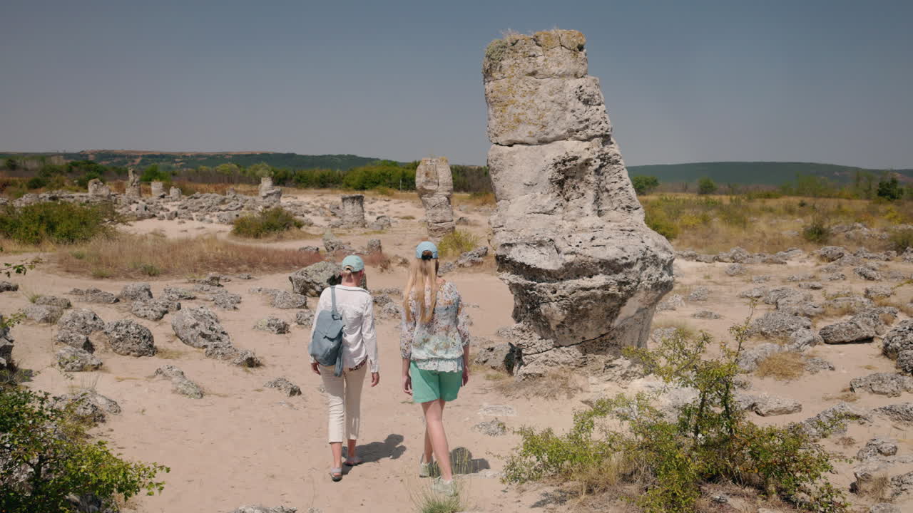 Women exploring the Stone Forest
