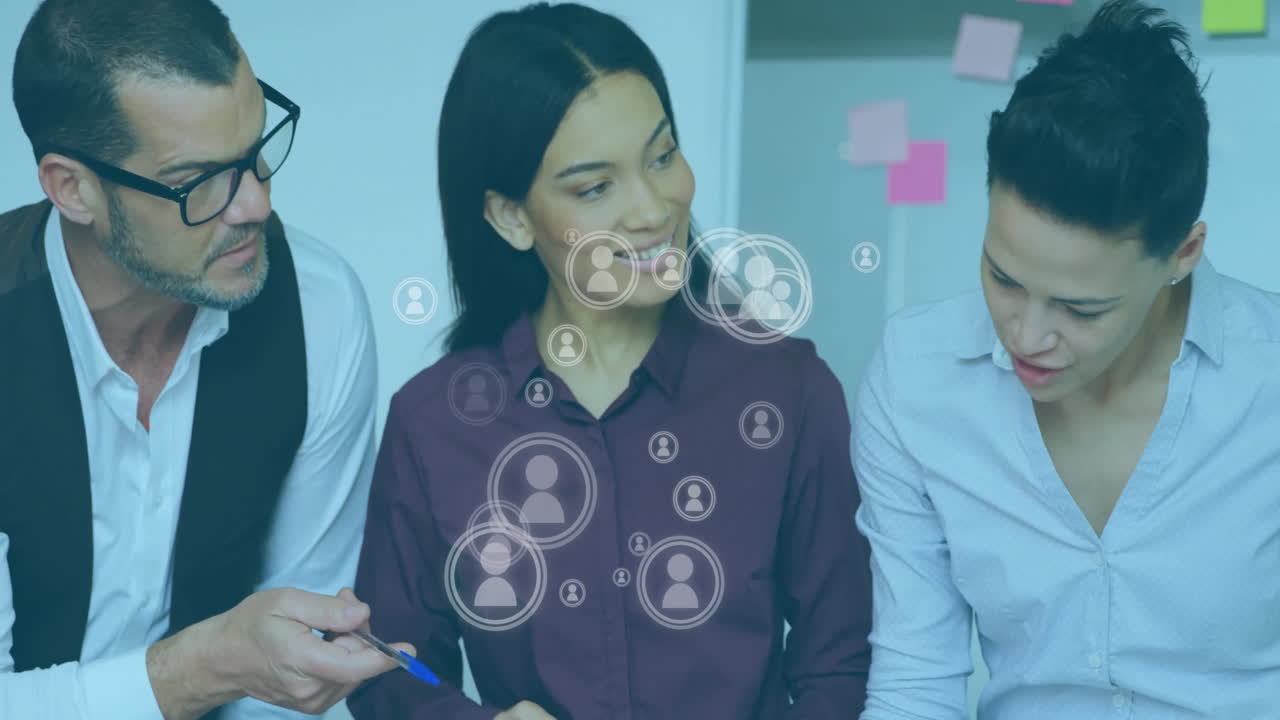 animación de las personas iconos sobre diversas personas de negocios en la oficina