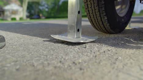 close up of a balance plate extending from a mobile stop light, used for construction