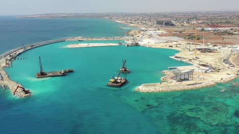 puerto deportivo de ayia napa en construcción