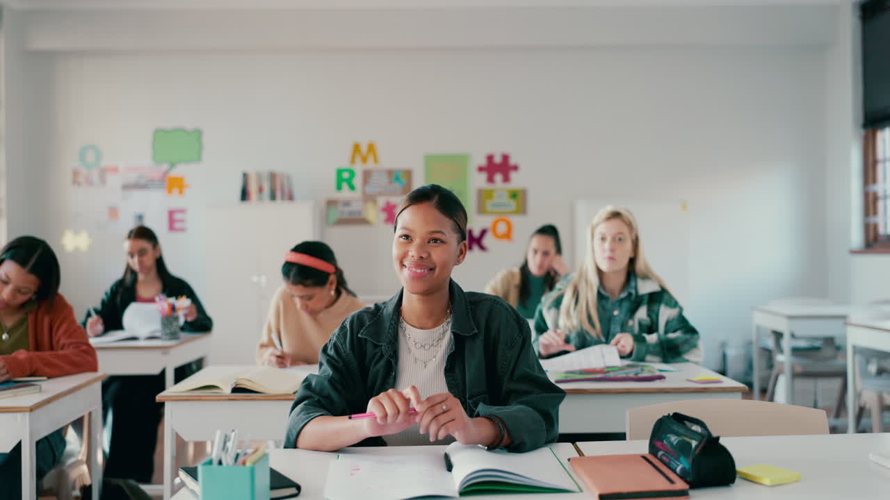 educación, estudiante y riendo en el aula