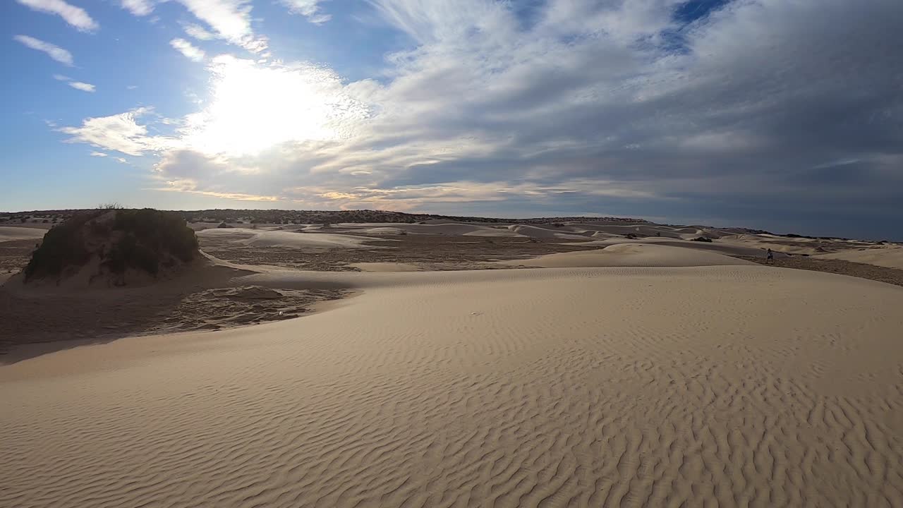 las arenas movedizas de la reserva de la biosfera gran desierto de altar atraen a turistas del cercano puerto peñasco, punto rocoso, méxico