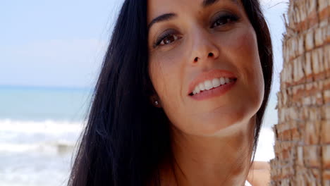 Close-up-Woman-at-the-Beach-Looking-at-the-Camera