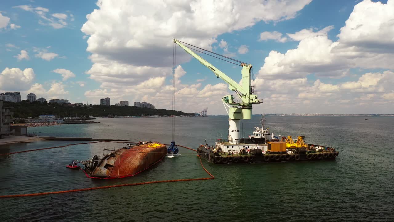 operación de salvamento y limpieza de naufragios