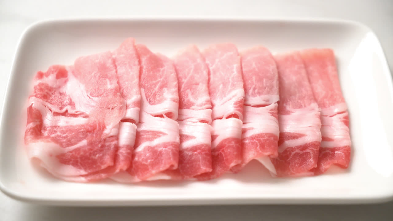 신선한 생 돼지 고기 등심 슬라이스