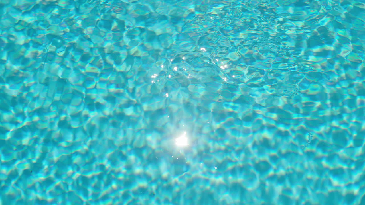 Air Beriak di Kolam Renang