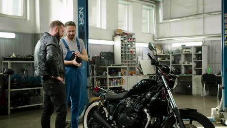 mechanic and rider handshaking