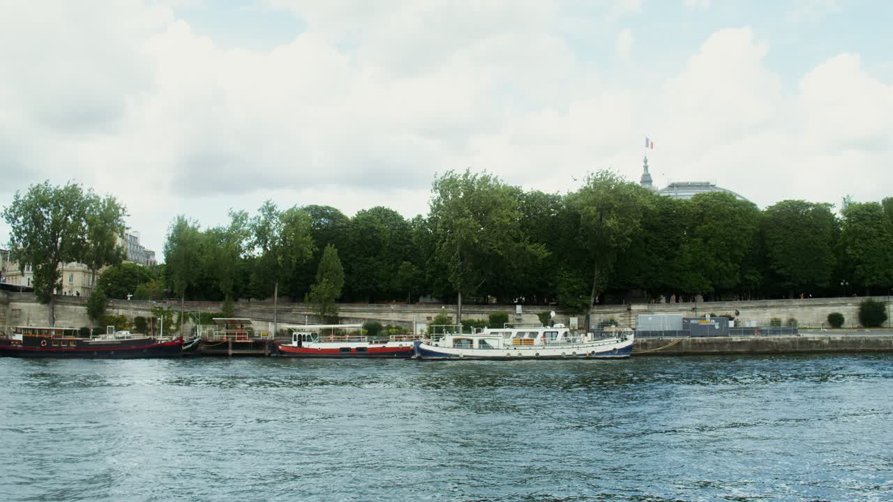 배 들 이 있는 파리 해안 풍경