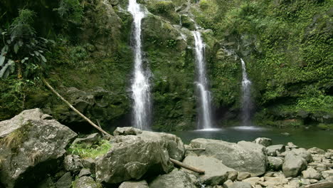 Waikani-Superior-O-Tres-Osos-Cae-En-Maui,-Prístina-Cascada-Hawaiana