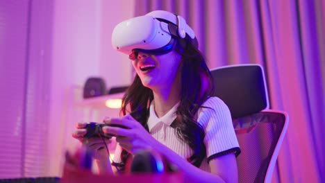 mujer jugando a un juego vr