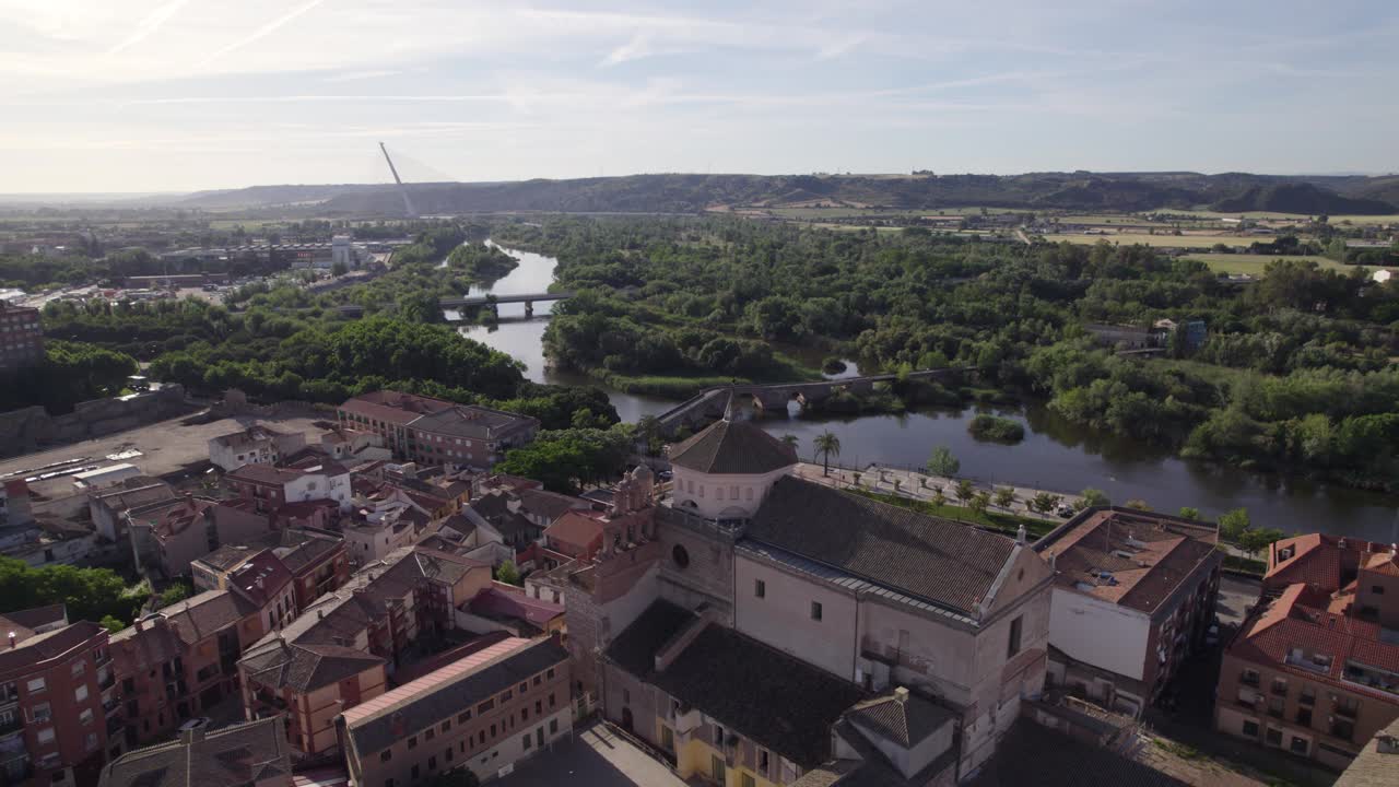 Luchtopname boven de kerk van Santa Catalina in Talavera de la Reina