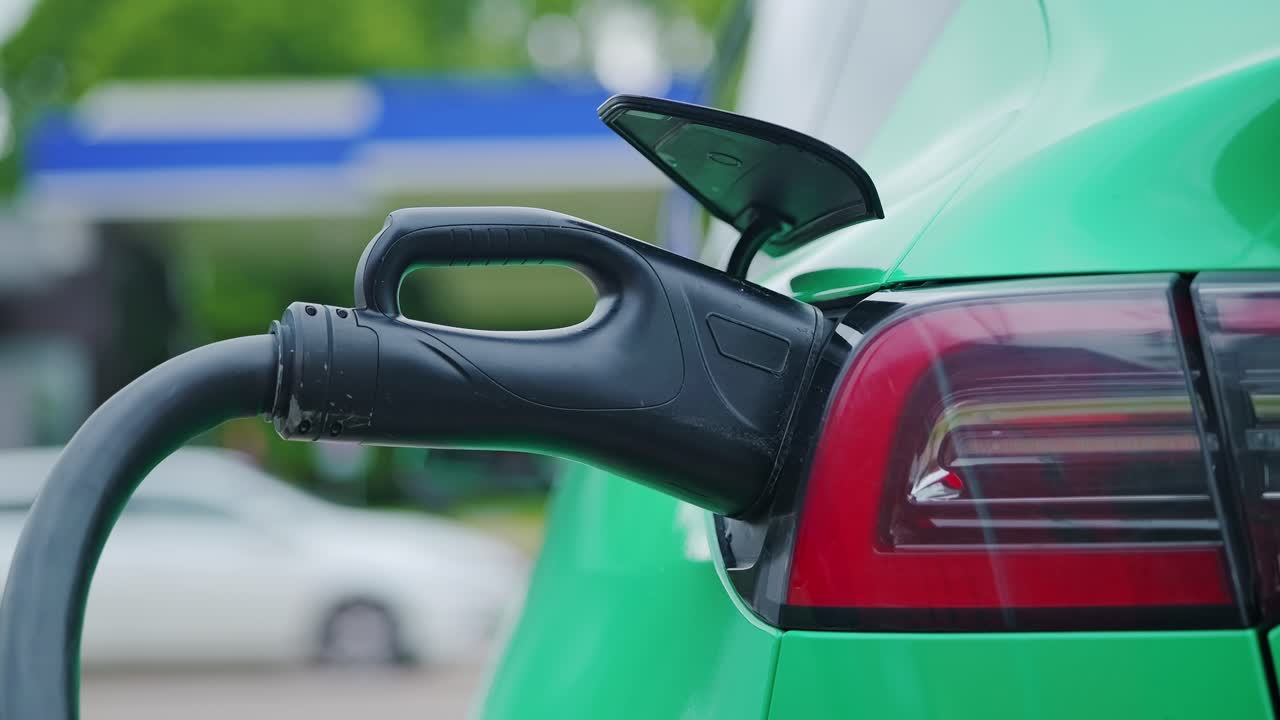 Çevre Dostu Yeşil Elektrikli Araç Şarj İstasyonu Temiz Çevre Sahnesi
