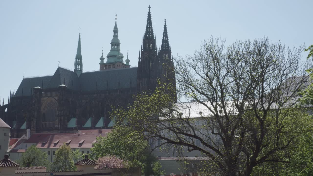 체코 공화국 프라하 의 메트로폴리탄 성 비투스 대성당 의 첨탑 의 모습